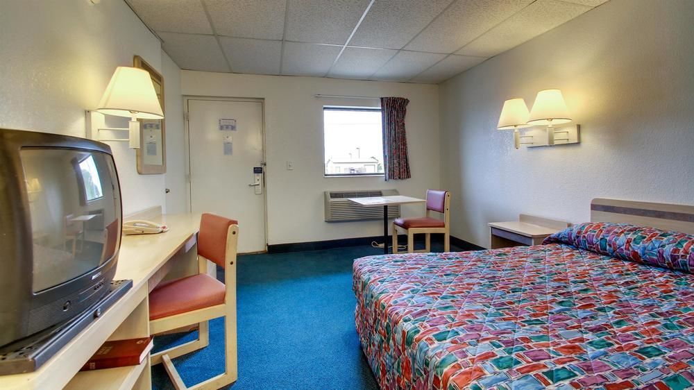Hotel 6-salina, Ks 2*