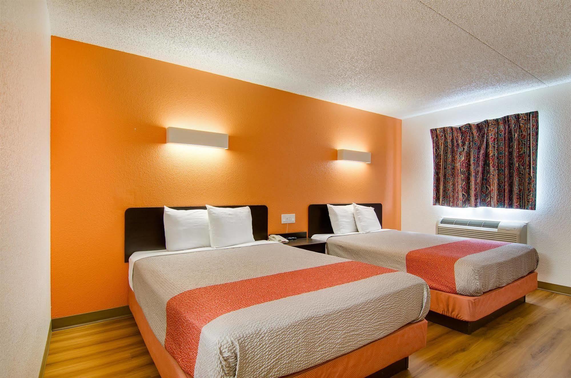 Hotel 6-salina, Ks Salina