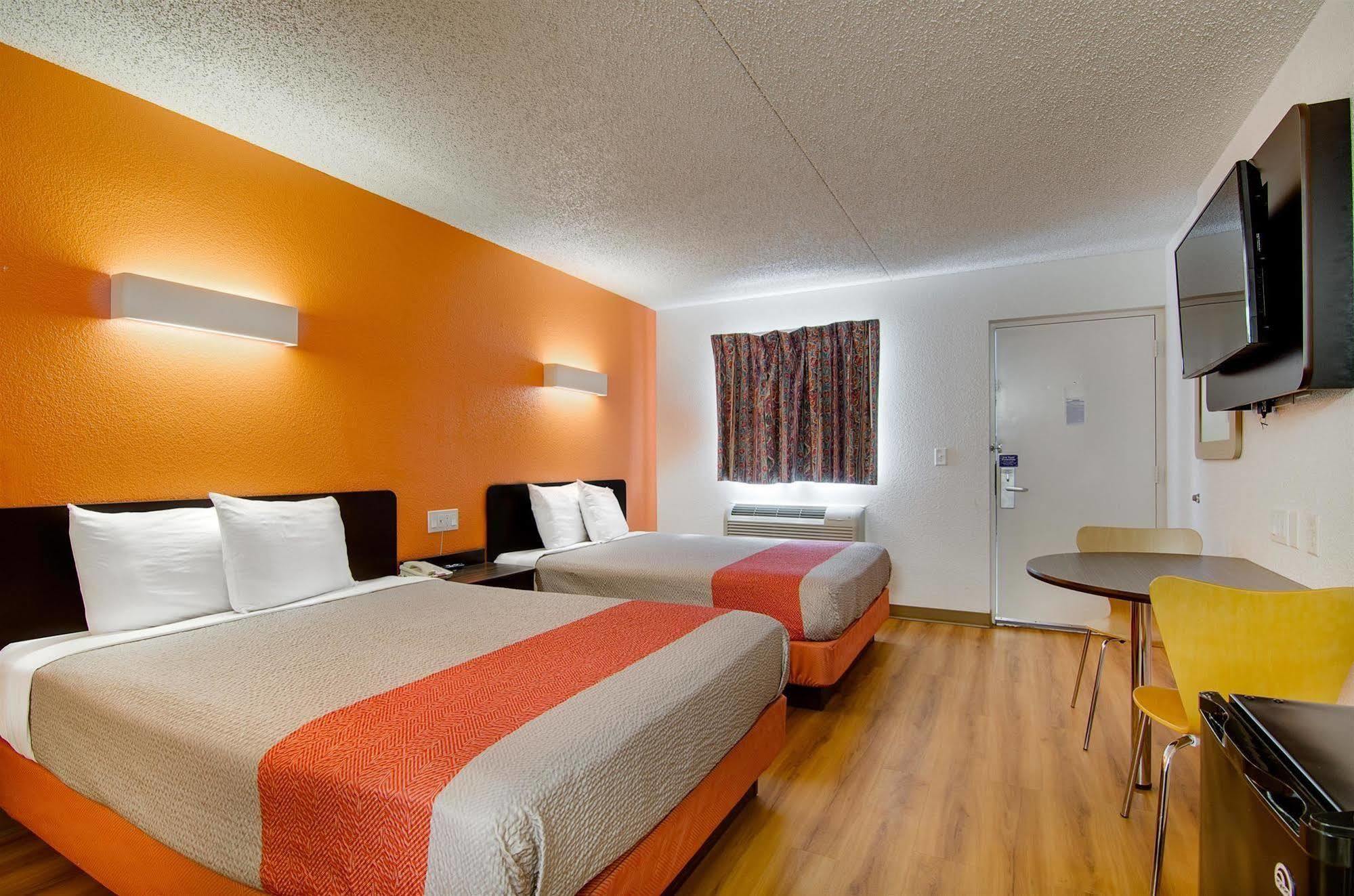 Hotel 6-salina, Ks Salina