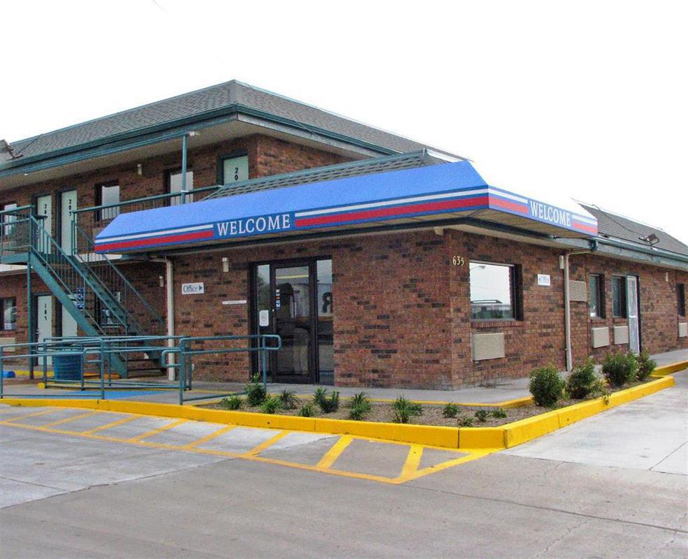 Hotel 6-salina, Ks 2*